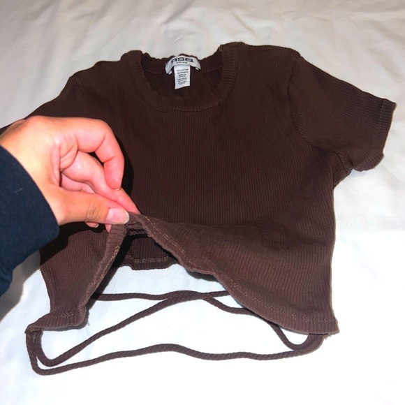 RSQ Cropped Cutout Back Ribbed Top - Picture 3 of 4